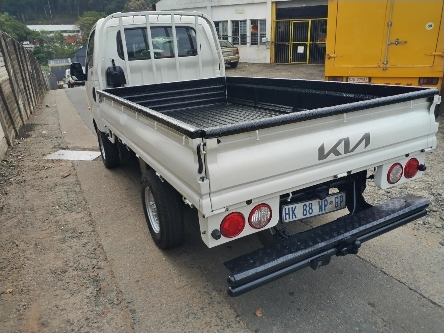 Kia K2.700